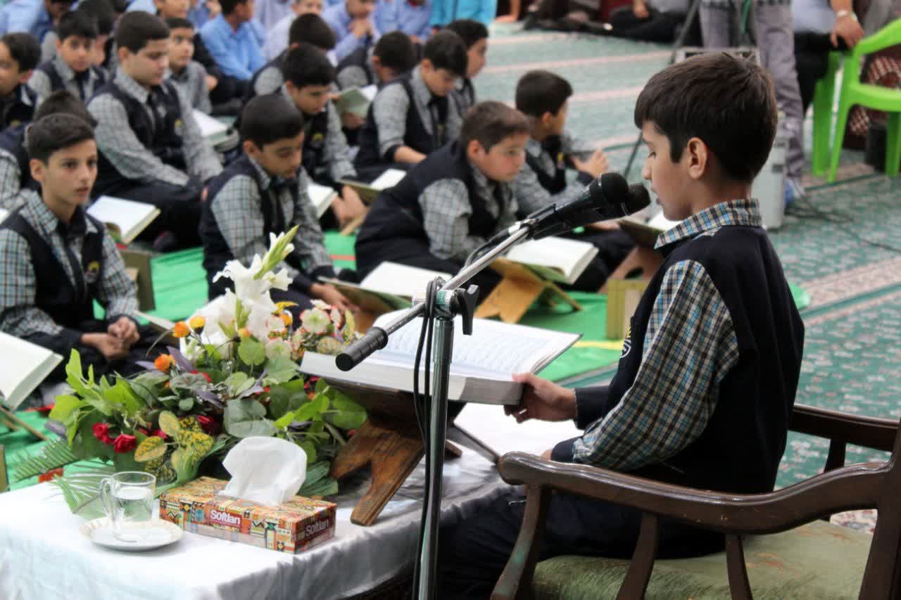 محفل انس با قرآن با حضور دانش‌آموزان سمنانی
