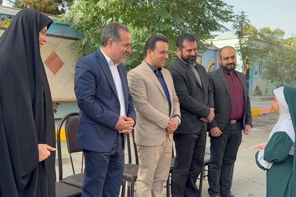 گرامیداشت هفته دفاع مقدس در دبستان طواف و معماریان ناحیه دو شهرری 