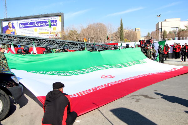 آیین اهتزار‌ و‌ احترام به پرچم مقدس‌جمهوری‌ اسلامی در یزد