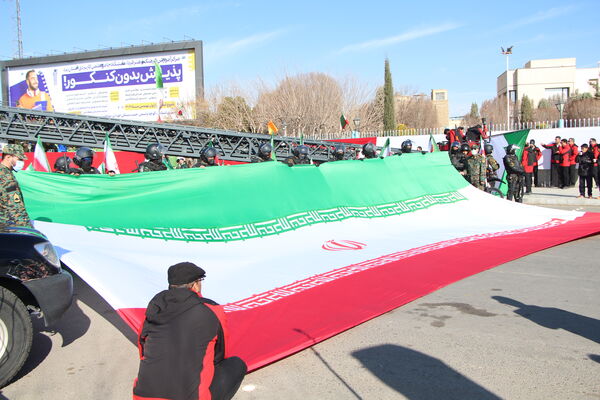 آیین اهتزار‌ و‌ احترام به پرچم مقدس‌جمهوری‌ اسلامی در یزد