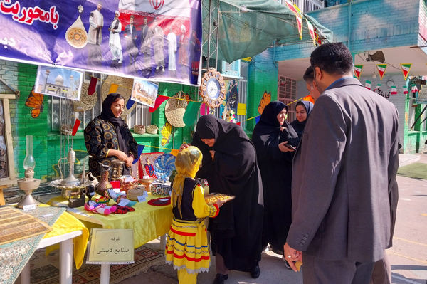 آشنایی با اقوام ایرانی در دبستان یگانه