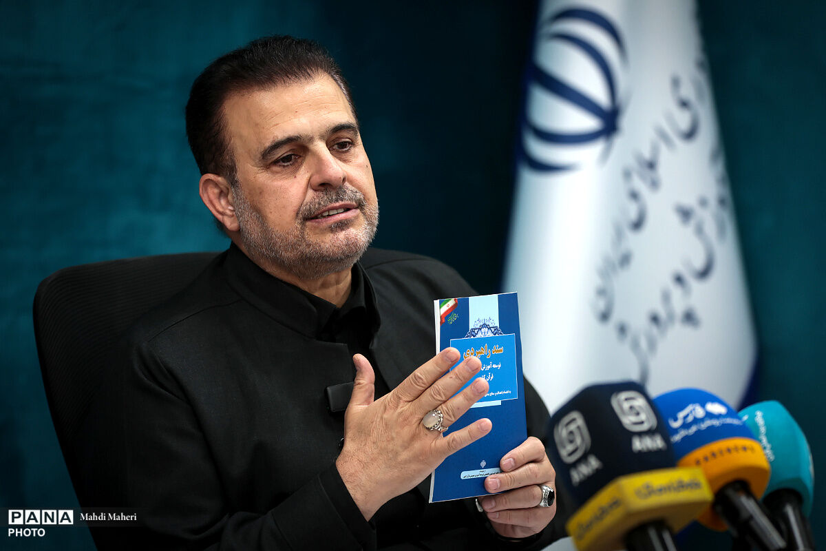 نشست خبری مشاور وزیر آموزش و پرورش و دبیر کمیسیون توسعه آموزش عمومی قرآن کشور