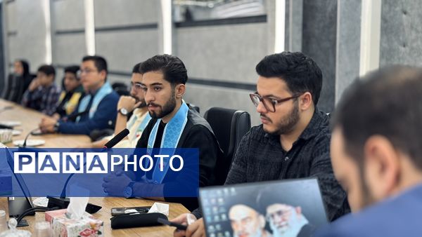 نشست صمیمانه قائم‌مقام سازمان دانش‌آموزی کشور با نمایندگان دانش‌آموزان پیشتاز وخبرنگاران‌پانای استان مرکزی