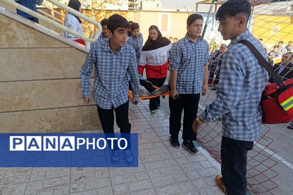 مراسم پدافند غیرعامل در دبیرستان بشارت بهارستان‌دو 