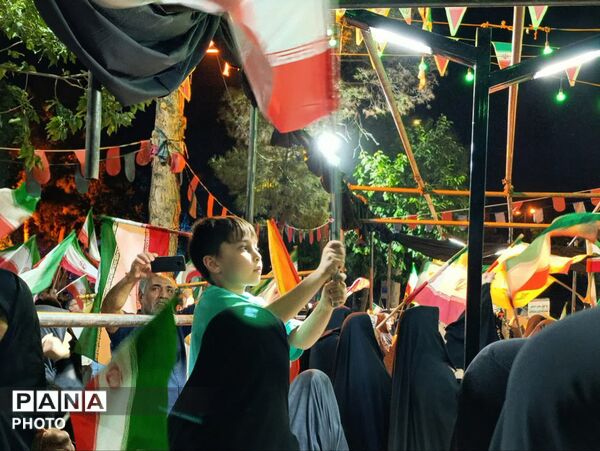 رونمایی از نماد «مشت گره کرده رهبر شهید» در قم