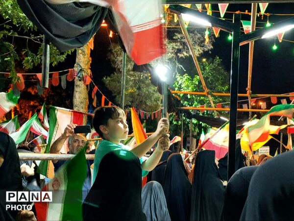 رونمایی از نماد «مشت گره کرده رهبر شهید» در قم