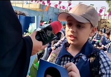 آغاز سال تحصیلی فرزندان شهدا با بدرقه فرماندار قم