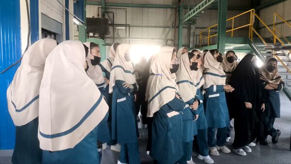 آشنایی دانش‌آموزان باحرف و مشاغل مختلف در بازدیدهای علمی 