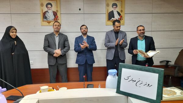 مراسم تجلیل از زحمات بانوان اداره آموزش و پرورش ملارد به مناسبت روز مادر 