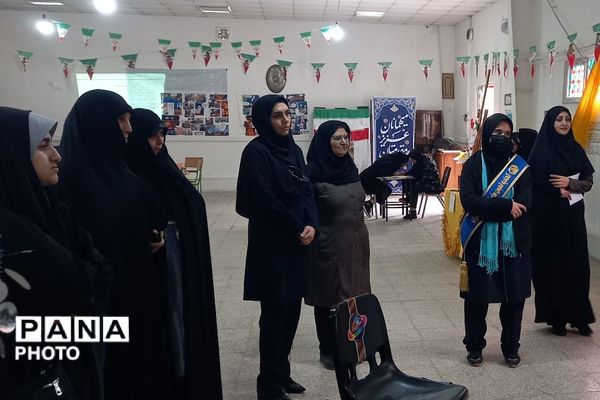 برپایی مدرسه انقلاب در هنرستان قدس ناحیه دو شهرری 