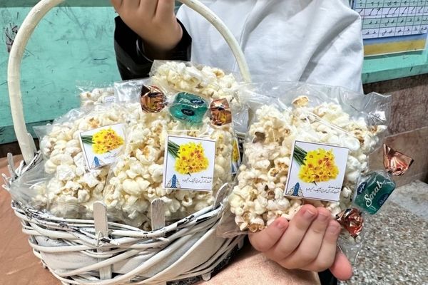 کودکان غرفه‌داران جشن میلاد موعود