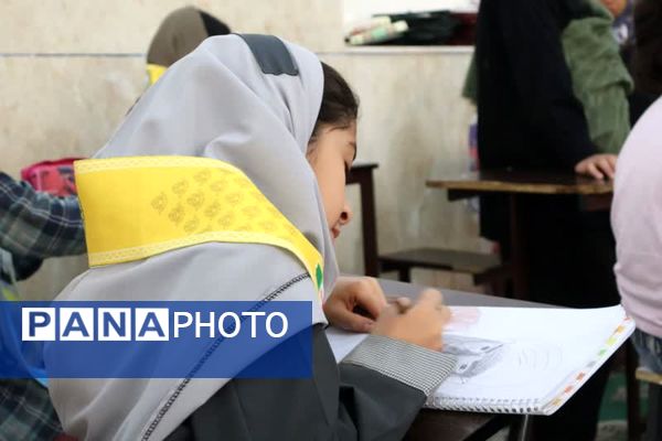 برپایی ایستگاه نقاشی به‌مناسبت روز دانش‌آموز در رامهرمز