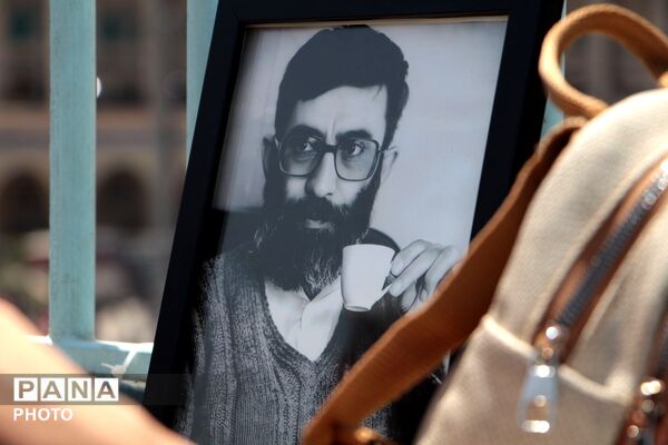آخرین وداع با قائد شهید: پیکر مطهر آیت‌الله سیدعلی‌خامنه‌ای در میان سیل عاشقان به مصلی تهران رسید 