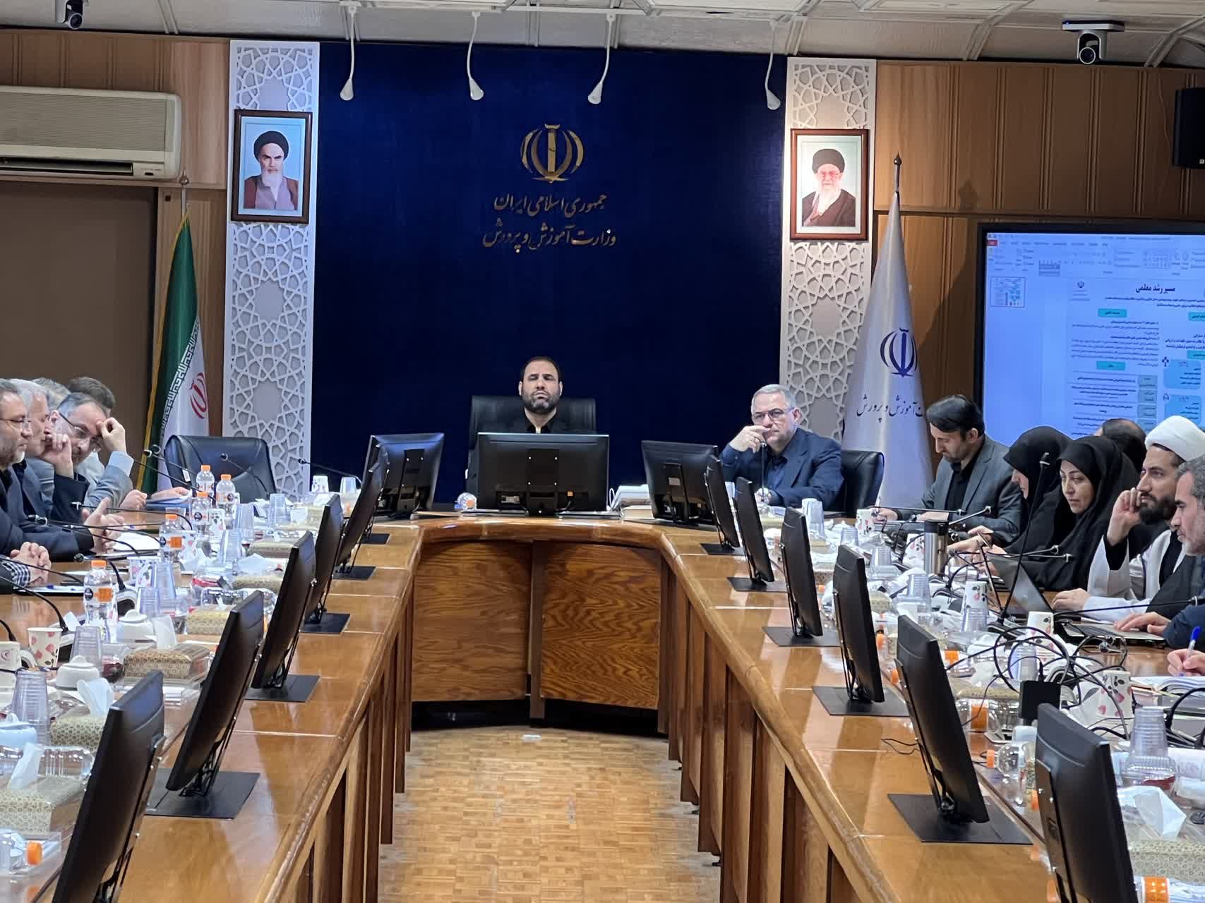 «آئین‌نامه مسیر رشد معلمی» و «الگوی مدرسه تراز سند تحول بنیادین» تصویب شد