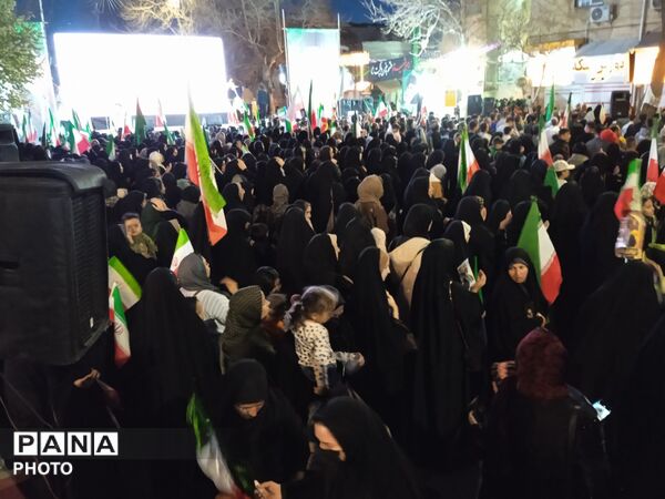 پیمان دوباره با رهبری با نوای رسای مهدی رسولی در آیین تجدید بیعت 