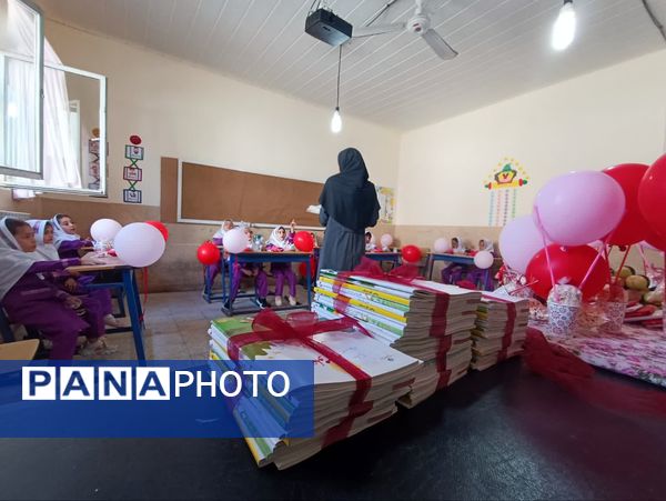 جشن شکوفه‌ها در دبستان شهید رجایی ایزدشهر