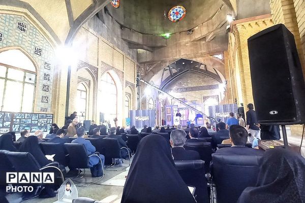 غبار روبی مزار شهیدان رجایی و باهنر با حضور وزیر آموزش و پرورش به مناسبت سالروز تاسیس امور تربیتی 