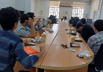 تبیین هویت ملی و پیوند نسل جدید با فرهنگ ایثار