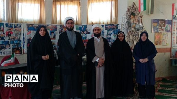 برپایی نمایشگاه انقلاب اسلامی توسط دانش‌آموزان دبیرستان نرگس