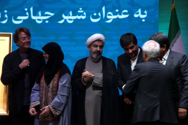 آیین رونمایی و تحویل لوح ثبت یزد به عنوان شهر جهانی زیور آلات سنتی