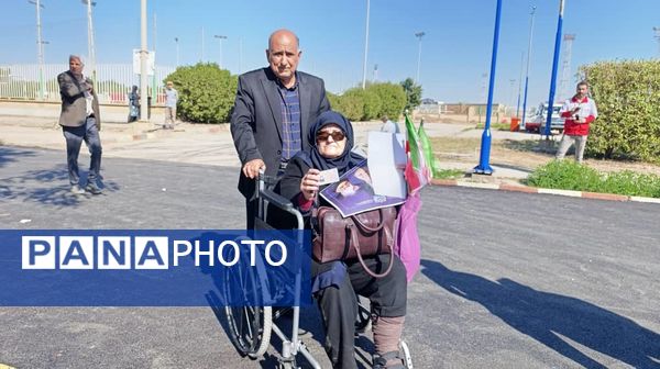 استقبال مردم اهواز از رئیس جمهوری