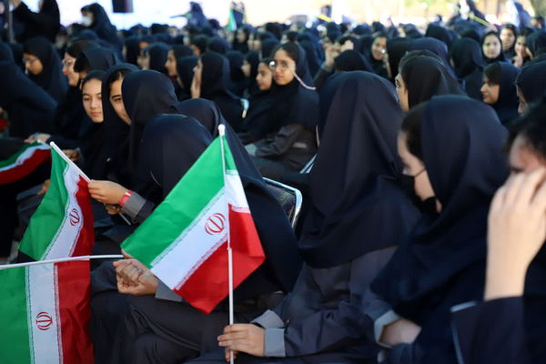نواختن زنگ مهر و ایثار در مدارس استان چهارمحال و بختیاری 