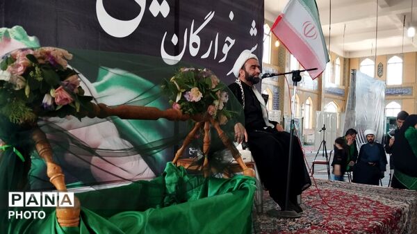 حضور زیبای مادران به همراه فرزندانشان در مراسم شیرخوارگان