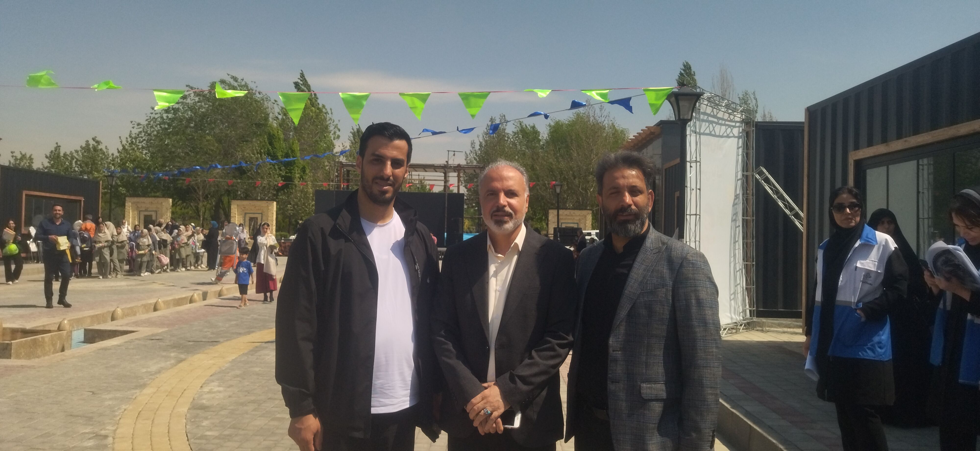 صدای زمین باشیم