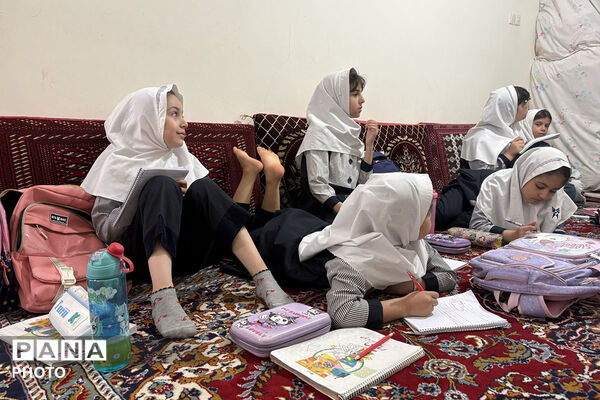 فداکاری معلم شیروانی برای برگزاری کلاس حضوری در خانه یک مادر مهربان