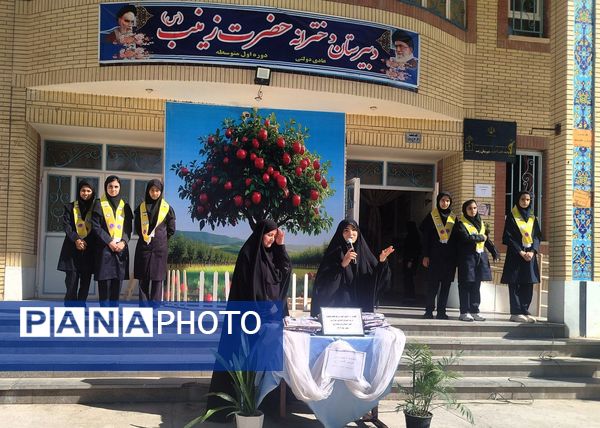 مراسم تقدیر از دانش آموزان فعال در پروژه مهر در دبیرستان دخترانه حضرت زینب (س)