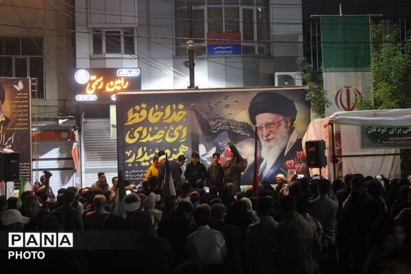 «پاتوق نوجوان مبارز»؛ شور نوجوانی و حال‌وهوای انقلابی در میدان امام خمینی(ره) مرند