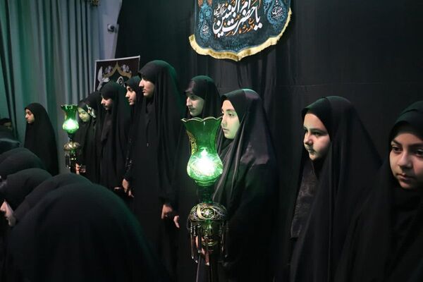 آیین تکریم مادران و همسران شهدا در شبستان بزرگ حرم بی‌بی سکینه(س)