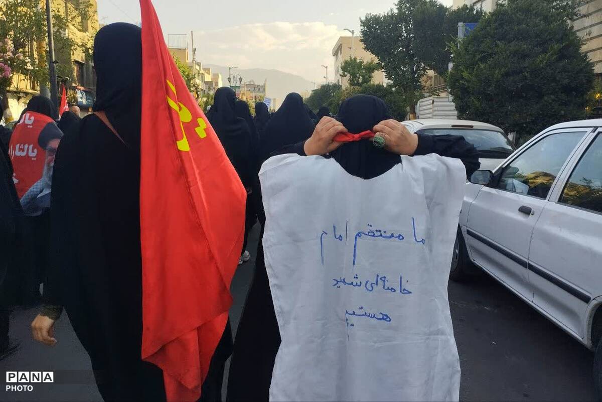 خروش ملت در بدرقه پیکر رهبر شهید