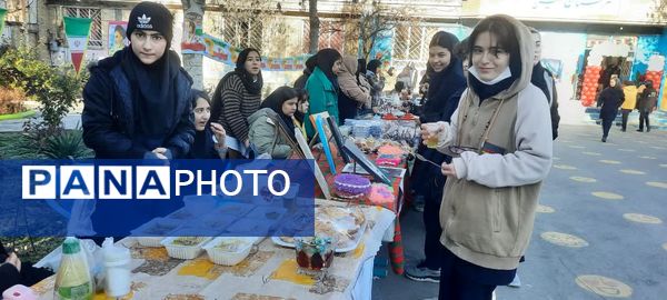 برپایی بازارچه هنرهای دستی در هنرستان ثمین