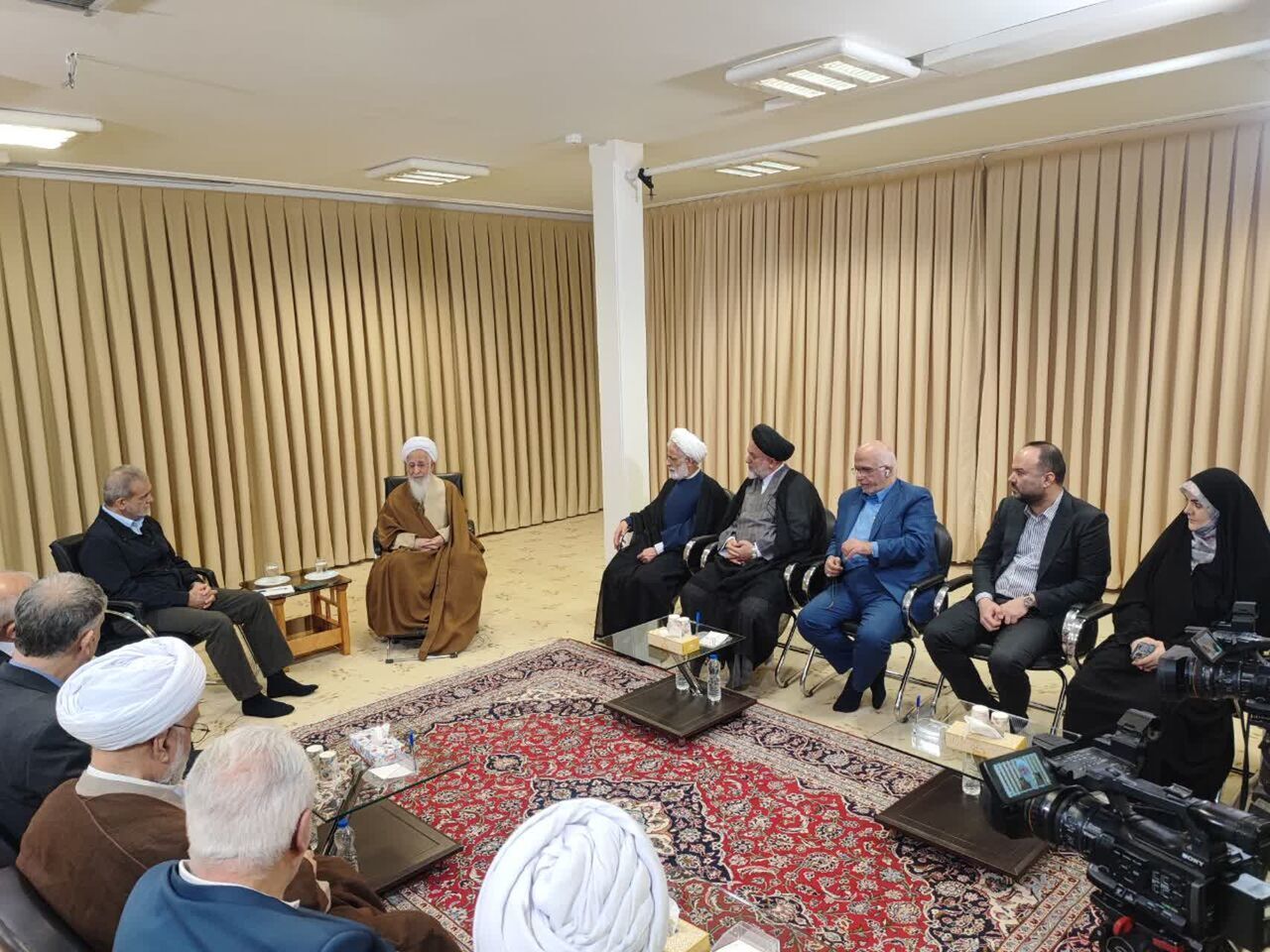 دیدار رئیس جمهور با علما و مراجع عظام تقلید در قم

