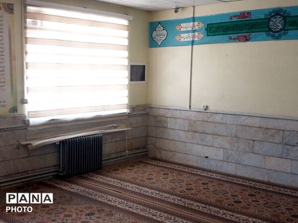 مدرسه شاهد شهیده ناهید فاتحی؛ میزبان زائران مراسم تشییع رهبر شهید