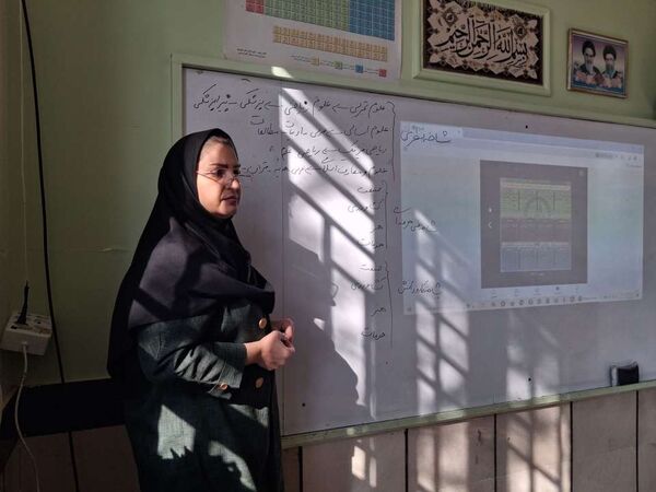 دومین جلسه هدایت تحصیلی پایه نهم در دبیرستان مادرمهربان خلیل آباد