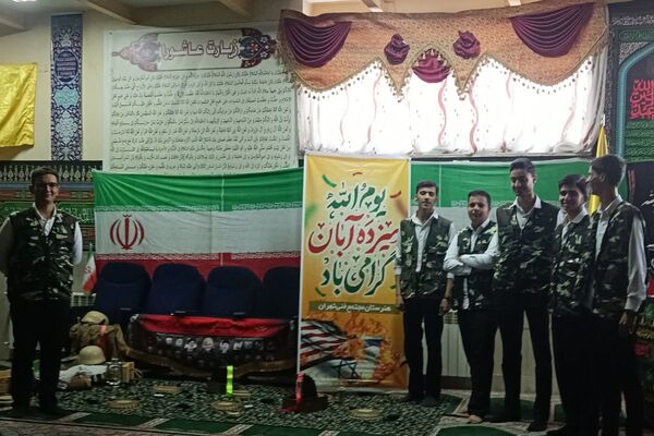 برگزاری مراسم هفته بسیج در هنرستان مجتمع فنی حرفه‌ای تهران در بهارستان‌دو