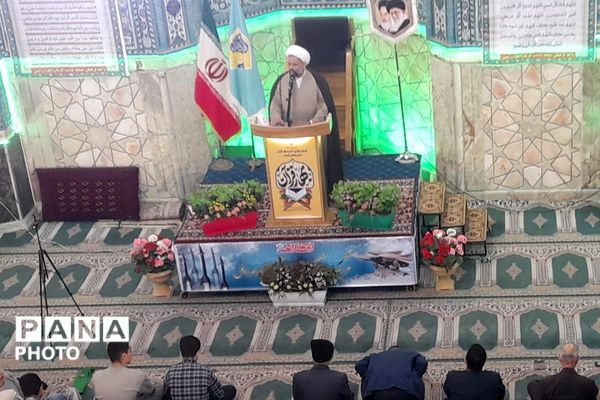 حضور پرشور نمازگزاران در نماز جمعه ورامین