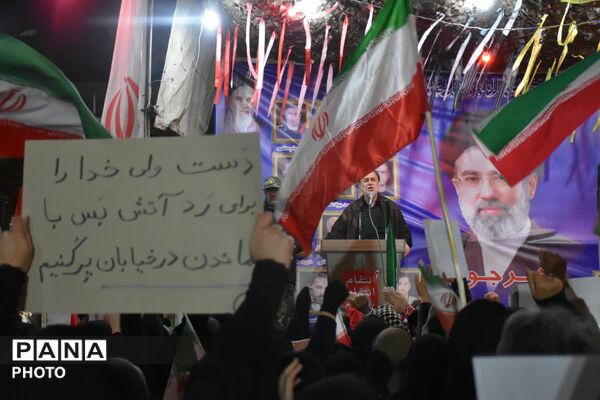حضور پرشور مردم قروه با سخنرانی نایب رئیس مجلس شورای اسلامی
