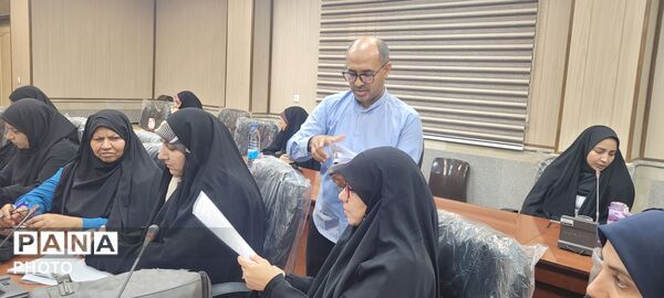 نشست مدیران مدارس متوسطه اول ناحیه یک بندرعباس با معاون پرورشی و تربیت‌بدنی