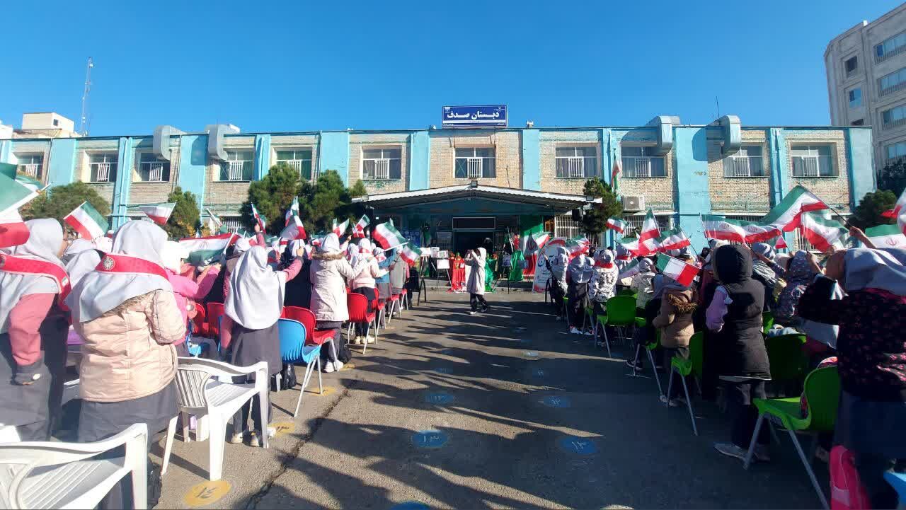 آیین نواختن زنگ استکبار ستیزی در دبستان صدف ناحیه ۶