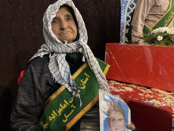  مراسم تشییع ۱۰ شهید گمنام در آمل