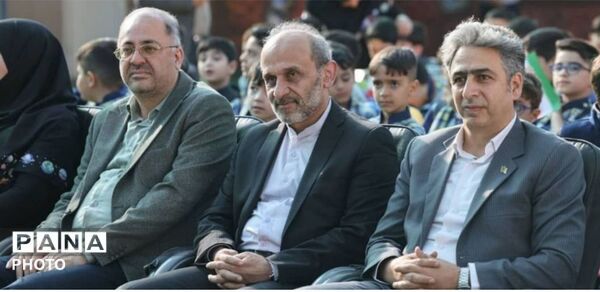 نواخته شدن زنگ مهر و آغاز فعالیت‌های آموزشی در دبستان پسرانه رازی با حضور رئیس سازمان صداوسیما