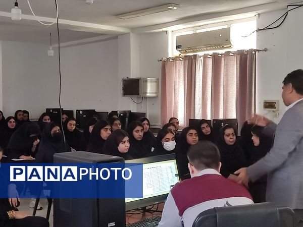 مشاوره کنکور برای دوازدهمی‌های زهرای مرضیه (س) با حضور مشاور کشوری