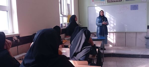 جلسه توجیهی معرفی تیپ های شخصیتی در دبیرستان مادرمهربان خلیل آباد