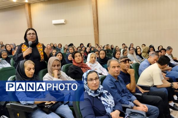 اولین جلسه هدایت تحصیلی دبیرستان پویش ناحیه ۳شیراز 