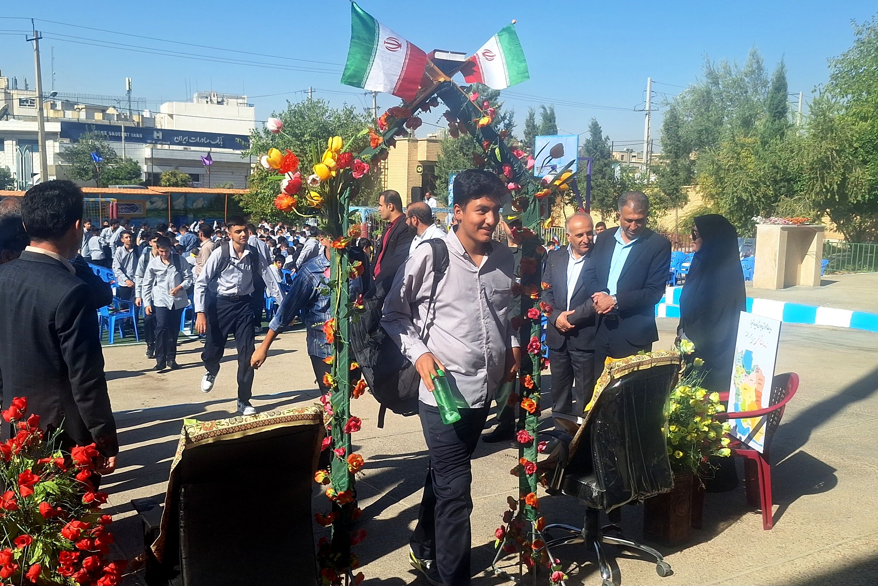 مهر با مقاومت همگام در دبیرستان هیأت امنایی رازی ناحیه چهار شیراز 