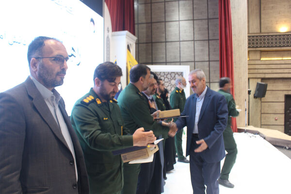 همایش تقدیر از فعالان اردوهای راهیان نور دانش‌آموزی در قم