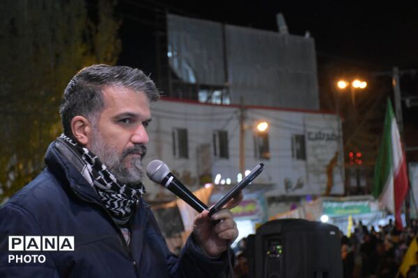 حضور خادمان آستان قدس رضوی در موج پنجاه‌وهشتم تجمعات شبانه؛ همدلی با بیرق حرم رضوی